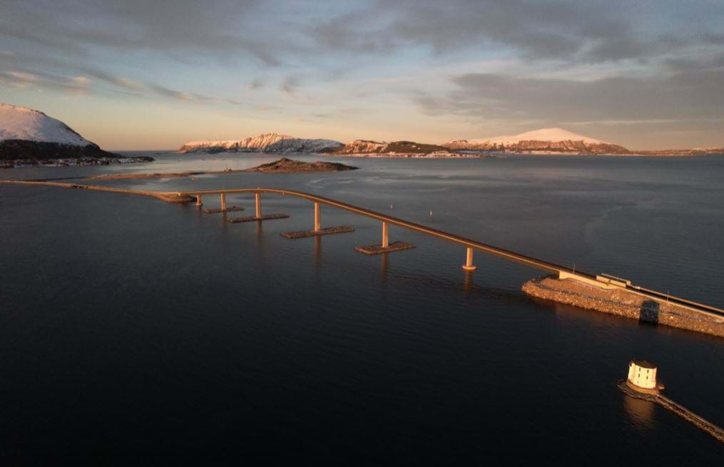 Det er bygget med stor respekt for naturen rundt. Foto: Møre og Romsdal Fylkeskommune